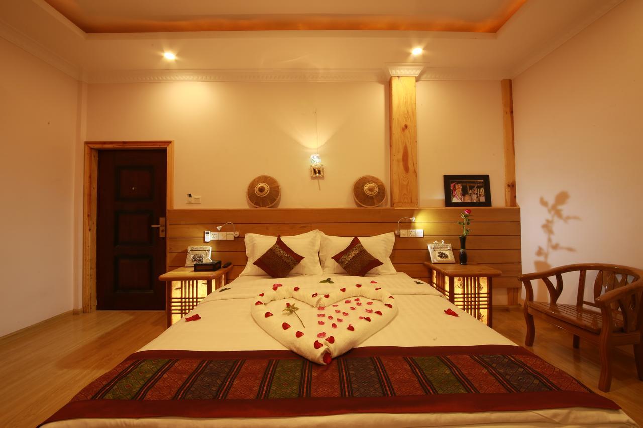 كالاو Essence Motel المظهر الخارجي الصورة